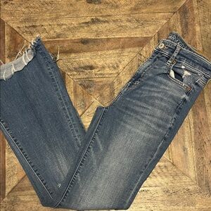 American Eagle Distressed Super Hi Rise Blue Jeans Size 4